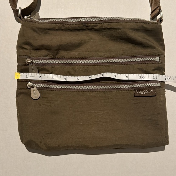 Baggallini Town Crossbody Brown with Blue interior Pockets Organizers Purse - Picture 13 of 16